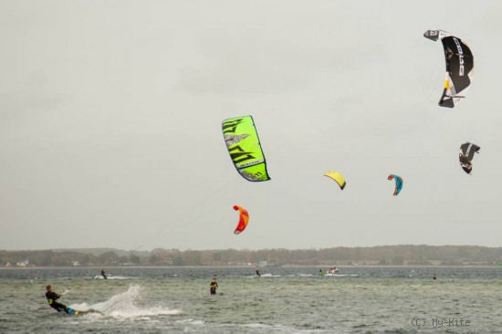 Kitesurfen - der neue Trendsport. Warum ist Kitesurfen. so beliebt?
