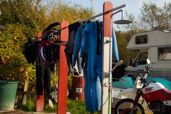 Welche Ausr&uuml;stung ben&ouml;tigt man zum Kitesurfen?