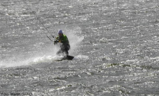 Kitesurfen bei Krabbelwellen