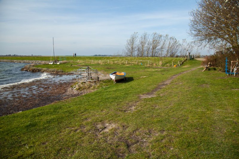 Das beschauliche und sehenswerte Örtchen Orth liegt im Südwesten von Fehmarn. Der Hafen und die 
