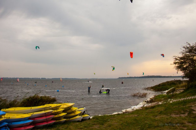 Am Wieker Bodden befindet sich gegenüber von Wiek der Ort Dranske. Der Kitespot von Dranske ist 